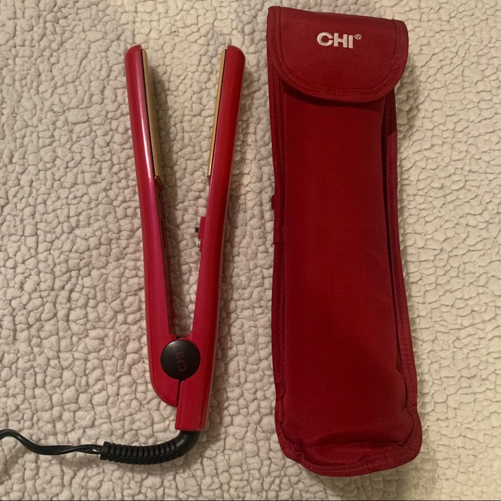 In great condition! Chi flat iron